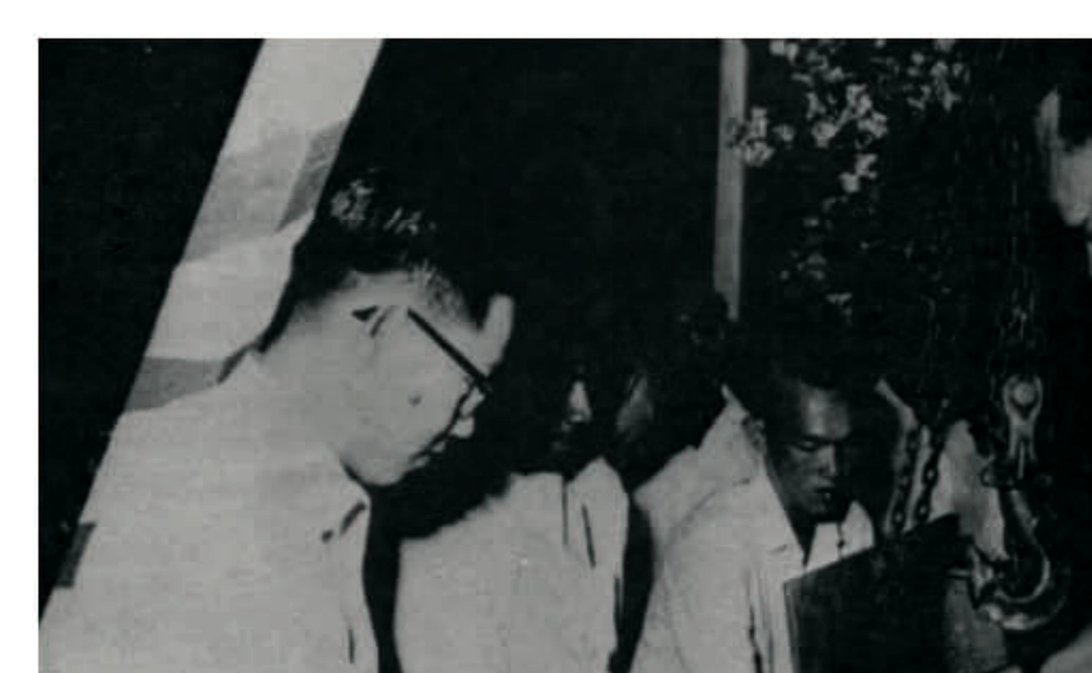 1963年8月5日，李光耀为芽笼士乃发展项目奠基。 / Lee Kuan Yew laying the foundation stone for the Geylang Serai development, 5 August 1963.